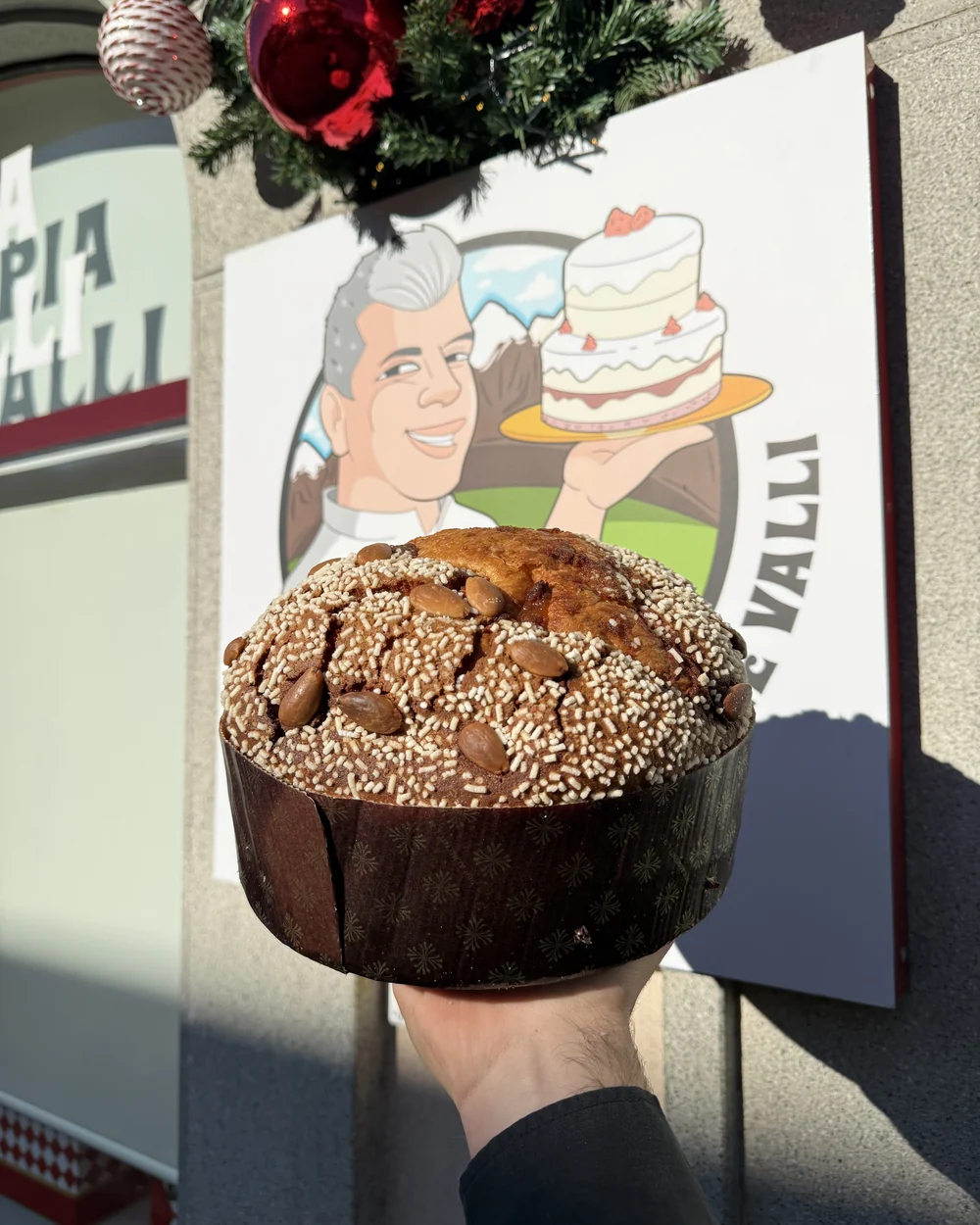 Panettone classico glassato, con mandorle e granella di zucchero — Cremeria delle Valli, Zogno