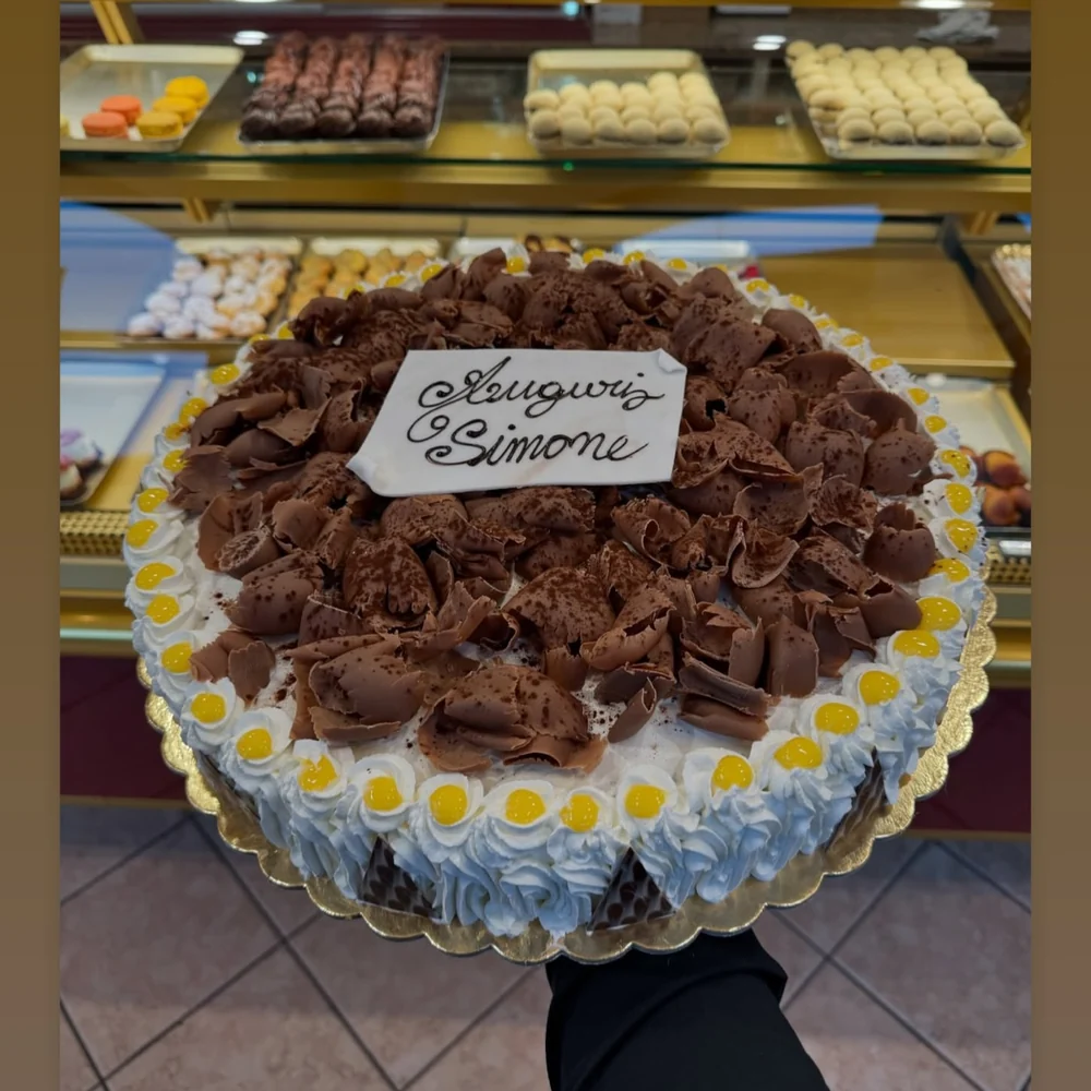 Torta da cerimonia decorata a mano — Cremeria delle Valli, Zogno