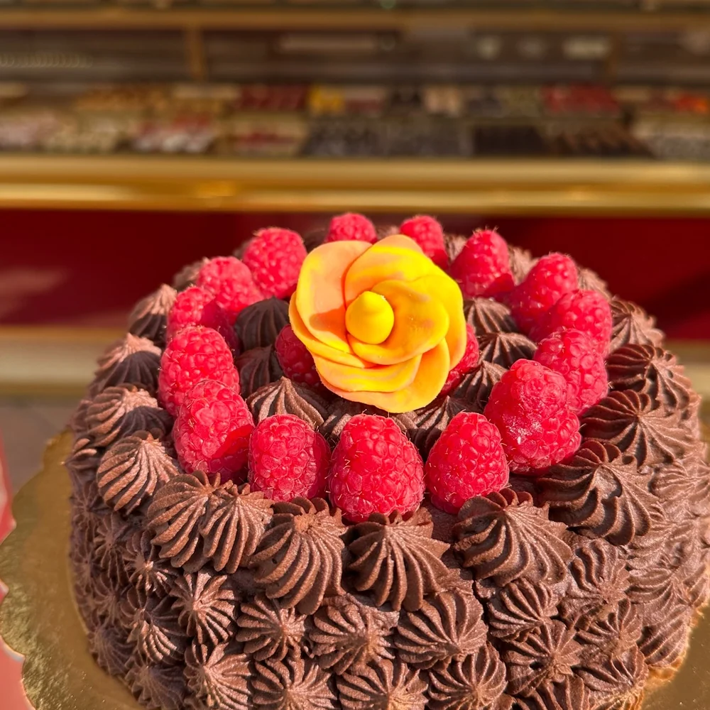 Torta al cioccolato fatta a mano — Cremeria delle Valli, Zogno